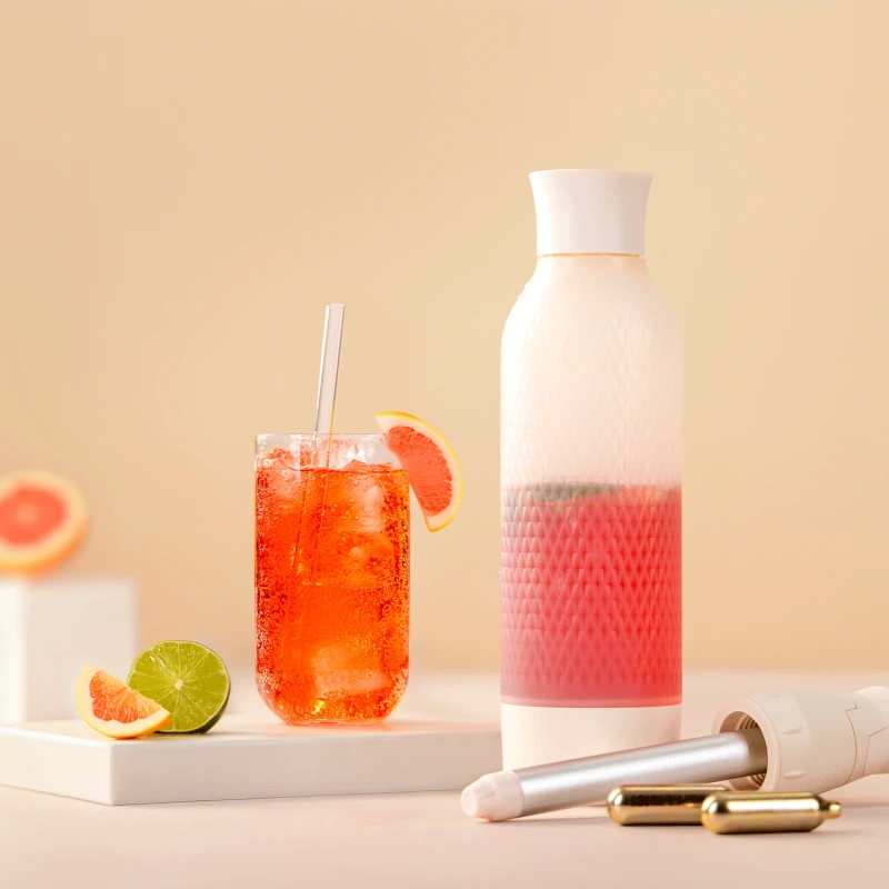 Fľaša na výrobu sódy a nápojov Twist‘n Sparkle Virtuoso Starter set, Ivory – iSi 3