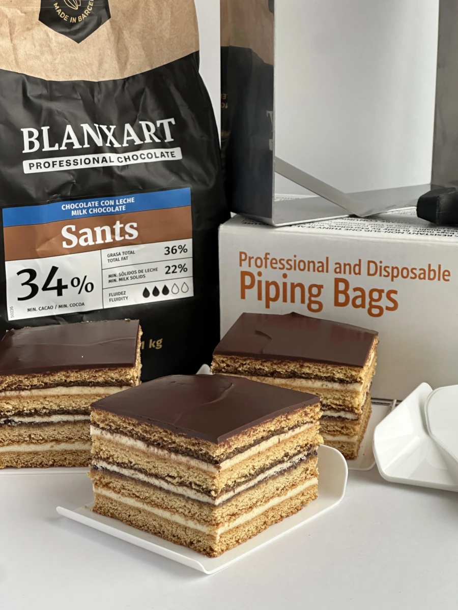 Tradičné medové rezy s poctivým krémom s čokoládou Blanxart v pozadí